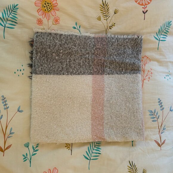 Cozy and Classic BARBOUR Scarf - Picture 2 of 6